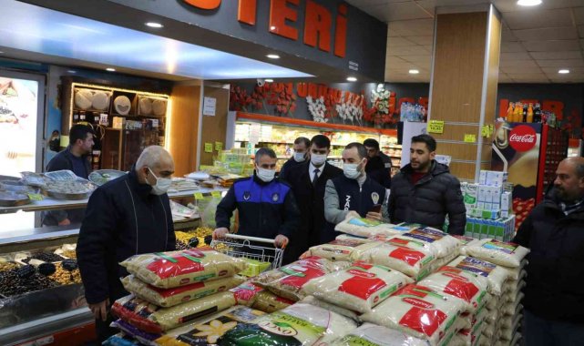 Bitlis Belediyesi ekiplerinden market denetimi