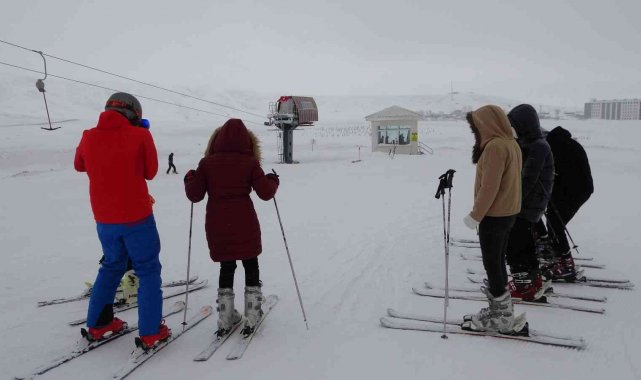 Bitlis'te 1 liraya kayak eğitimi