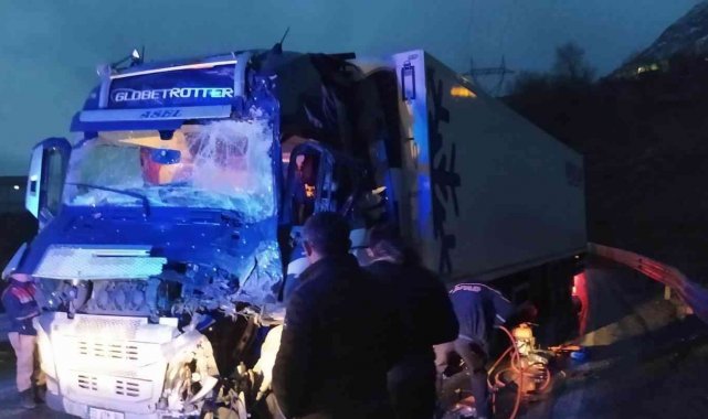 Bitlis'te iki tır kafa kafaya çarpıştı: 1 yaralı