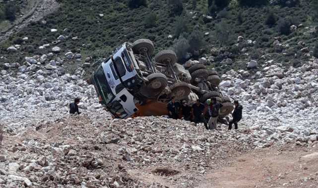 Bodrum'da Hafriyat Kamyonu Uçuruma Yuvarlandı.