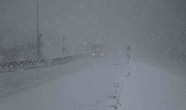 Bolu Dağı&#039;nda kar şiddetini artırdı