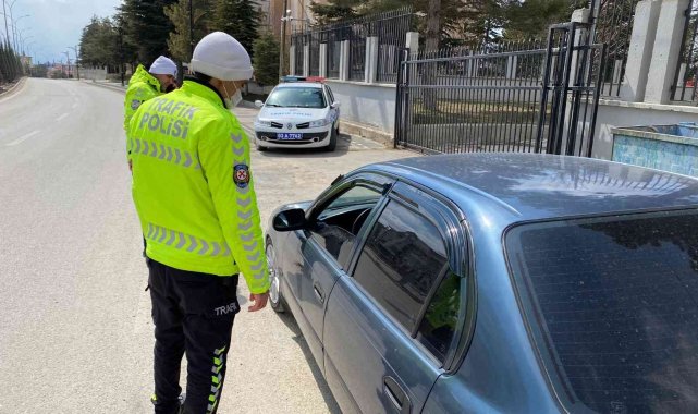 Bolvadin'de asayiş ve trafik denetimleri devam ediyor