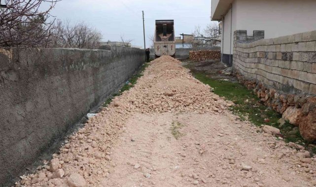 Bozova kırsal mahallelerinde stabilize yol çalışmaları devam ediyor