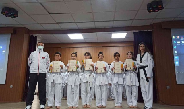 Bozüyüklü 92 taekwondocu kuşak terfi sınavına katıldı