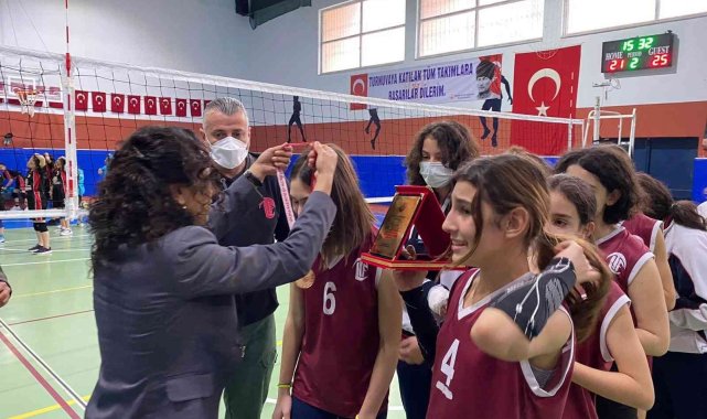 Bozyazı'daki voleybol müsabakaları sona erdi