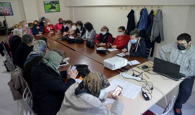 Bu eğitimle 50 yaş ve üzerindeki vatandaşlar internet uygulamalarını kullanabilecek
