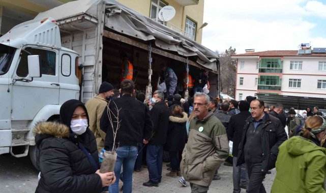 Burdur'da 15 bin fidan ücretsiz dağıtıldı