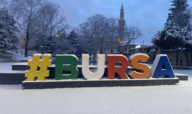 Bursa beyaz gelinliğini giydi