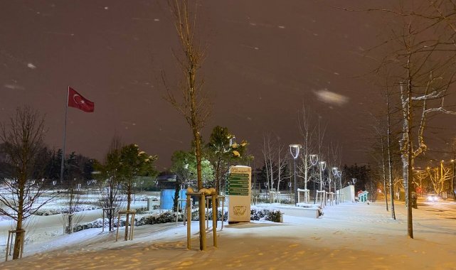 Bursa kent merkezinde kar kalınlığı 14 santimetreyi buldu