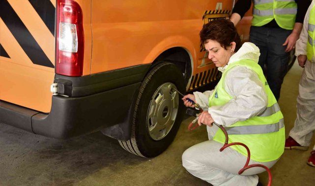 Bursa&#039;da kadın sürücülere araç bakım eğitimi