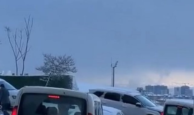 Bursa'da kar etkisini gösterirken, dikkatsiz sürücüler trafiği felç etti