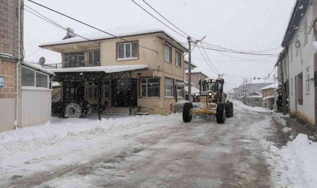 Bursa'da kardan kapanan 169 mahalle yolu ulaşıma açıldı