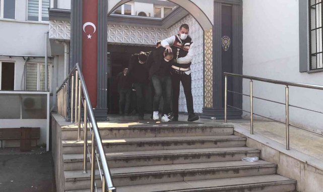Bursa'da mazgal ve rögar kapağı hırsızları yakayı ele verdi