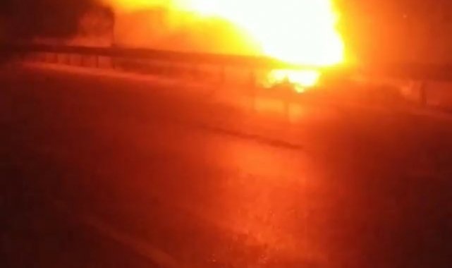 Bursa'da şarampole yuvarlanan kamyon alev aldı