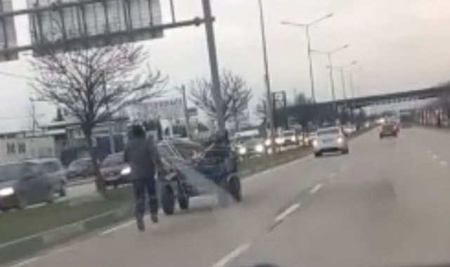 Bursa'da sürücüsüz at arabası trafiği birbirine kattı
