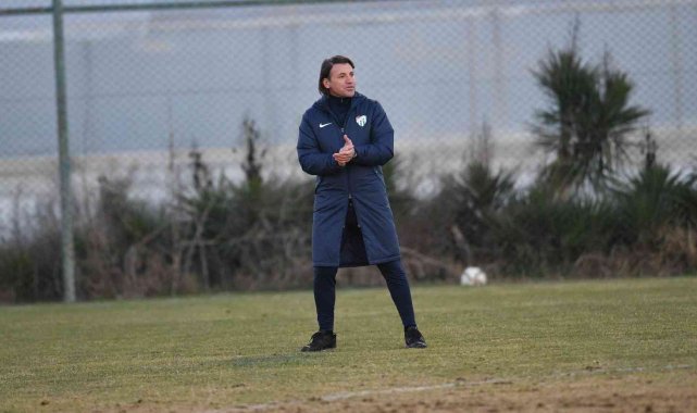 Bursaspor'da Tamer Tuna ile yollar ayrıldı