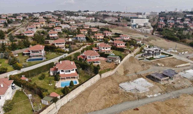 Büyükçekmece&#039;de inşaat nedeniyle kayan milyonluk villalarda son durum havadan görüntülendi