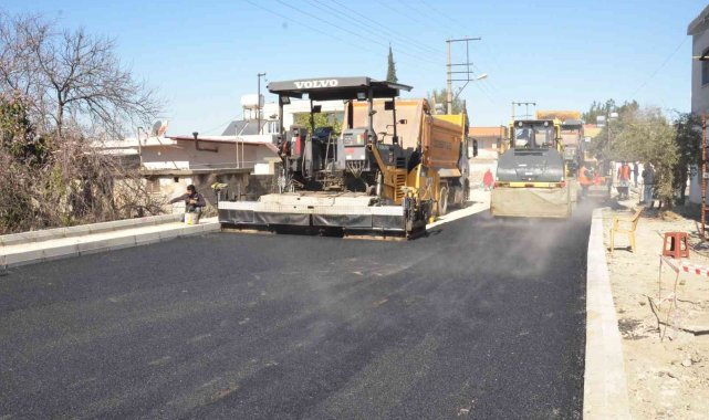 Büyükşehir Belediyesinin Tarsus'ta yol çalışmaları sürüyor