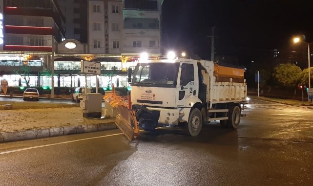 Büyükşehir karla mücadele mesaisinde