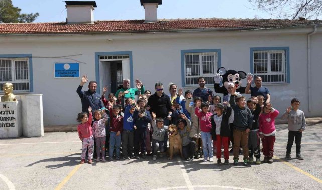 Büyükşehir miniklere hayvan sevgisi aşılıyor