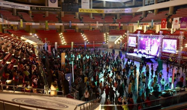 Büyükşehir&#039;den bin kadın sporseverle &#039;ritmini yakala&#039; etkinliği