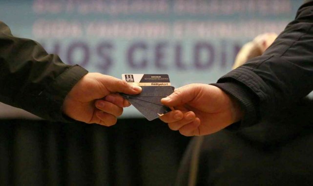 Büyükşehir'den ihtiyaç sahibi 3 bin aileye hediye kartı