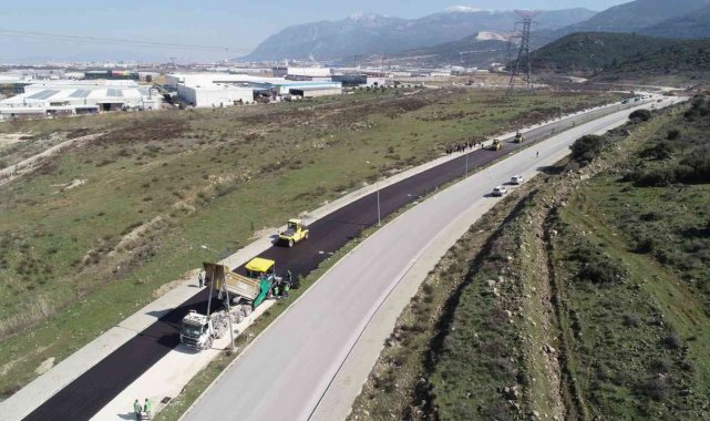 Büyükşehirden Akgedik TOKİ&#039;ye 65 bin metrekarelik sıcak asfalt