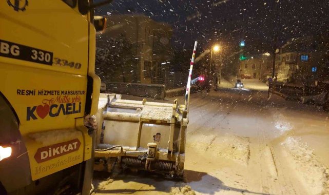 Büyükşehirin 650 personeli karla mücadelede görev yapıyor