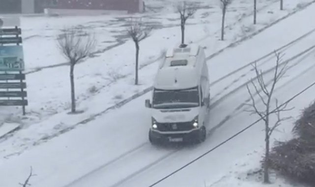 Buzda araçların dansı...O anlar kamerada