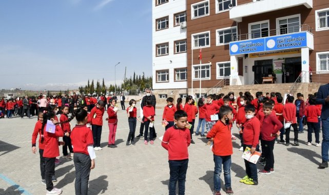 Cahit Zarifoğlu İlk ve Ortaokulunda kitap okuma etkinliği