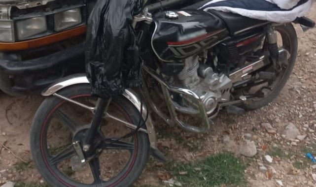 Çalıntı motosikletle hırsızlık yaptılar