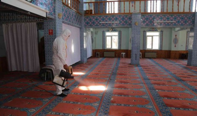 Çameli'nde camilere Ramazan temizliği