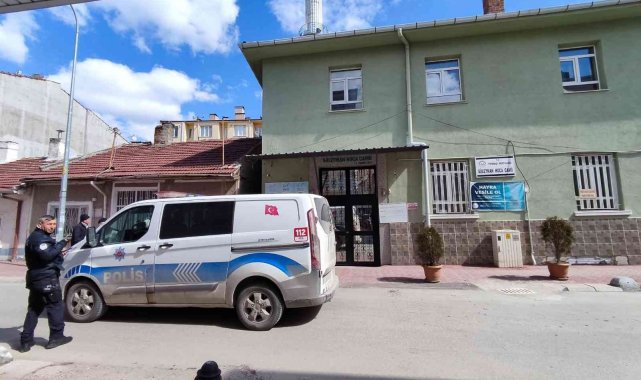 Camiye ait daireden su saati, kalorifer peteği ve elektrik kabloları çalındı