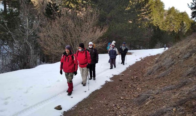 Çanakkale şehitlerini anmak için karda tırmanış yaptılar