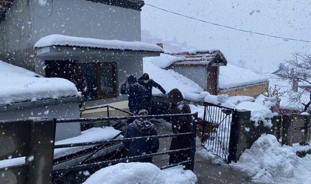 Çarşıdan döndü, eşini evde ölü buldu