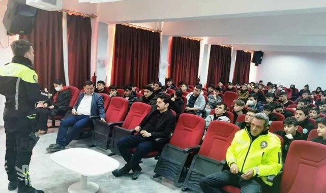 Çavdarhisar'da lise öğrencilerine trafik güvenliği eğitimi