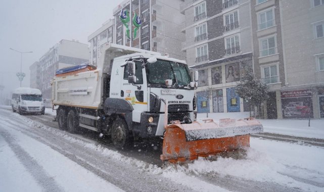 Çayırova'da karla mücadele çalışmaları