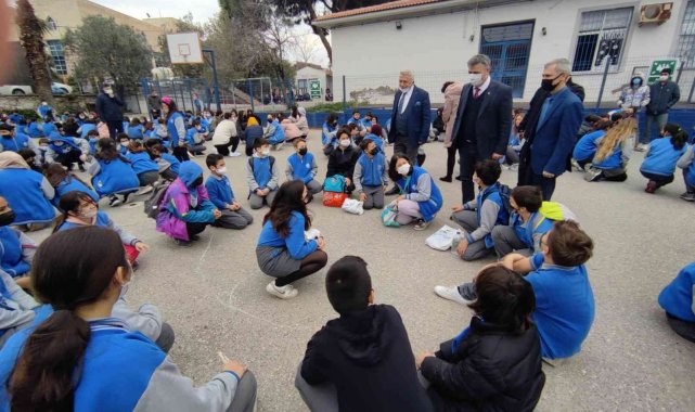 Çeşme'deki okullarda deprem tatbikatı yapıldı