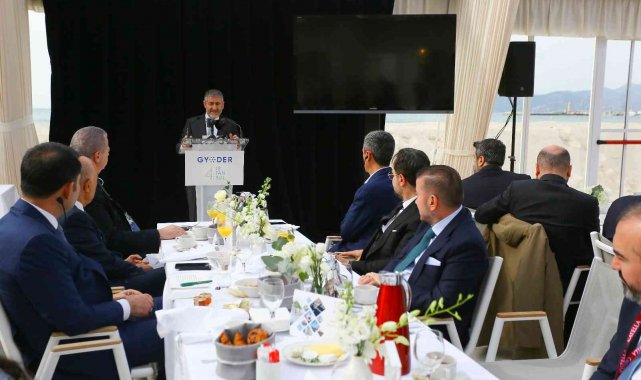 Çevre, Şehircilik ve İklim Değişikliği Bakanı Kurum: "Türkiye geçen yıl yüzde 11 büyüme ile rekor kırdı"