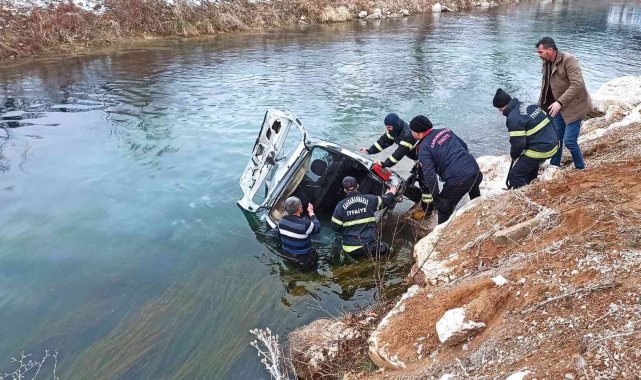 Ceyhan Nehri&#039;ne düşen araçtaki 1 kişi öldü, 2 kişi ağır yaralandı