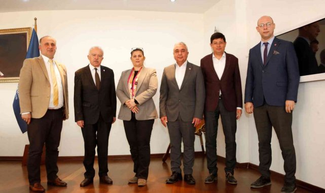 CHP ve İYİ Partili isimler Başkan Çerçioğlu ile bir araya geldi