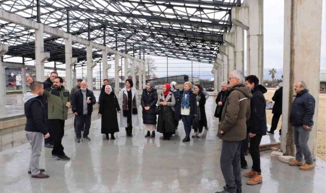 Çiftçiler, tıbbi ve aromatik bitkilerin işlendiği tesisleri gezdi