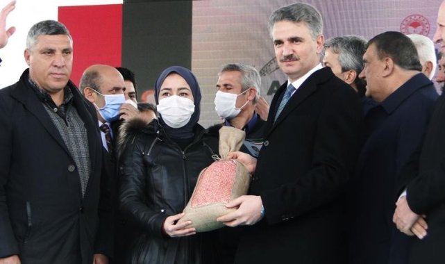 Çiftçilere dağıtılan arpa ve buğdayın ekimi yapılıyor