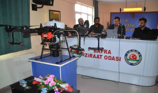 Çiftçilere dron ile ilaçlama anlatıldı