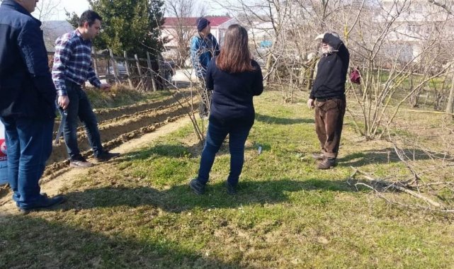 Çiftçilere tarlada fındık budama ve gübreleme eğitimi