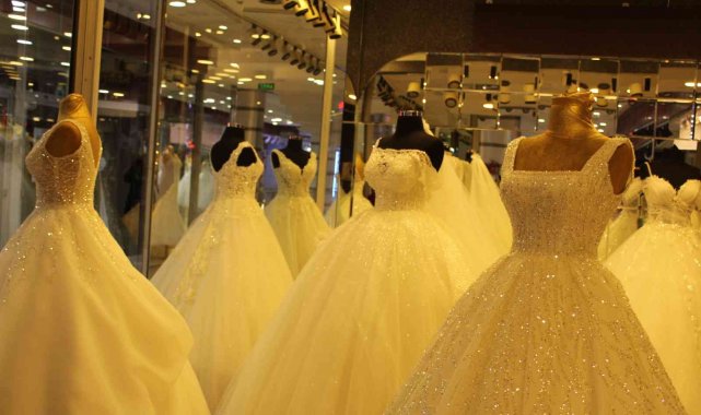 Çiftler şimdiden düğün telaşına kapıldı