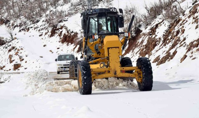 Çığ düşmesi sonucu kapanan Bayburt - Araklı kara yolu ulaşıma açıldı