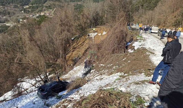 Cip uçuruma yuvarlandı: Şehit annesi ve babası yaralandı