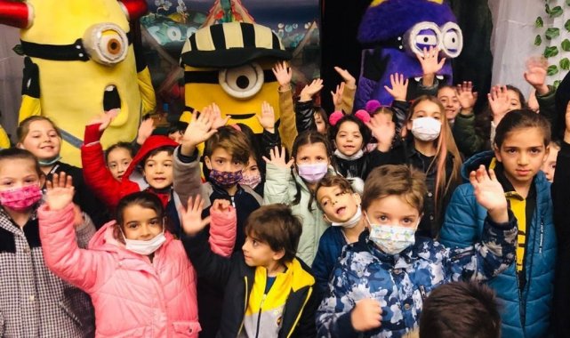 Çocuklar, &#039;Minyonlar Masalı&#039; adlı tiyatroyla eğlenceli vakit geçirdiler