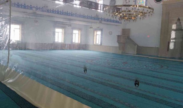 Çocuklar az daha camiyi yakacaktı